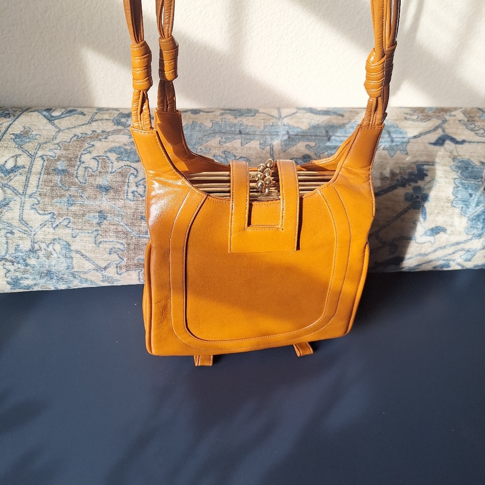 Vintage Preowned Tan Possible Leather Women's Bag Made In Italy---Lou Taylor - Picture 2 of 12